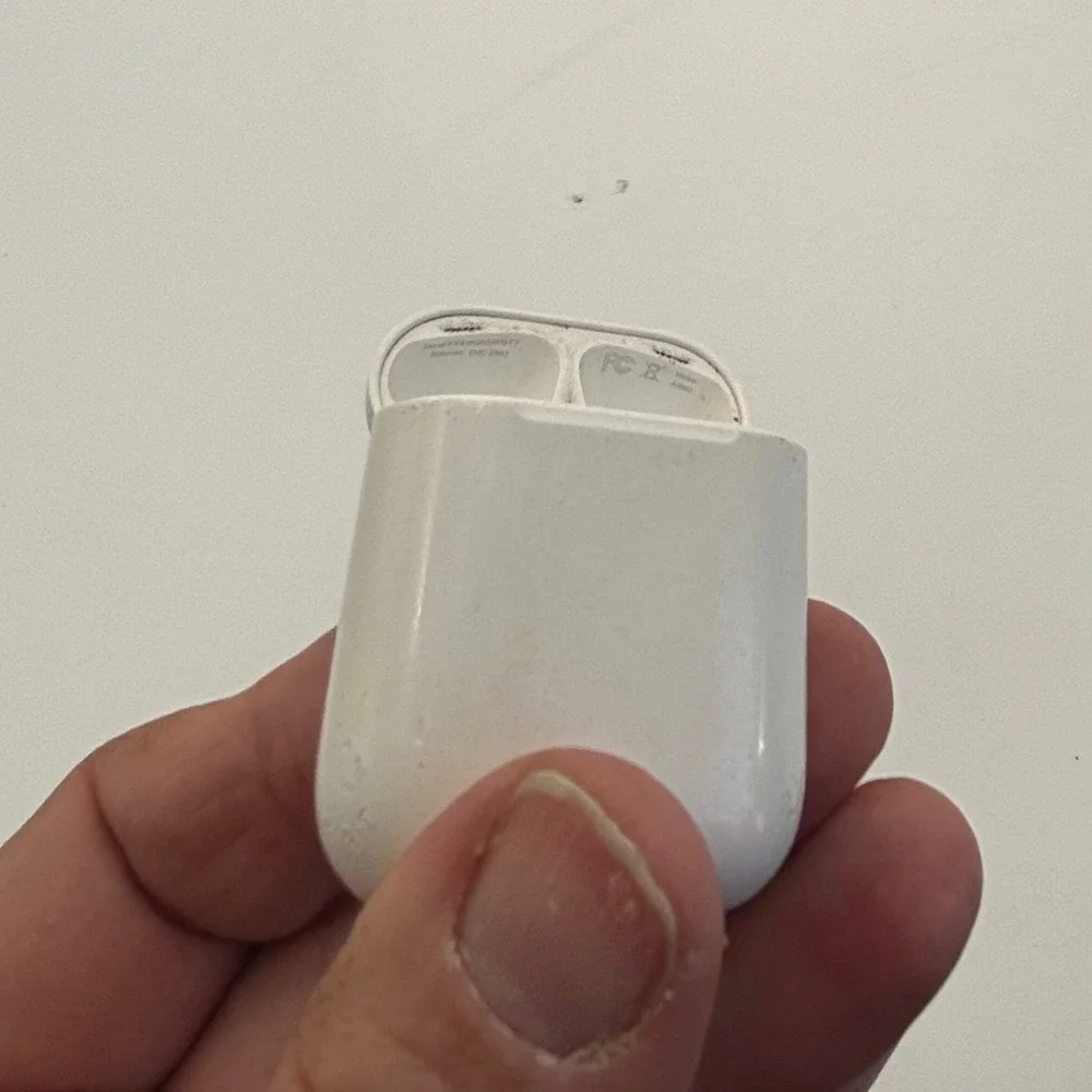 Apple AirPods Wireless Charging Case Unisex‎ OS White Good A1938 Replacement